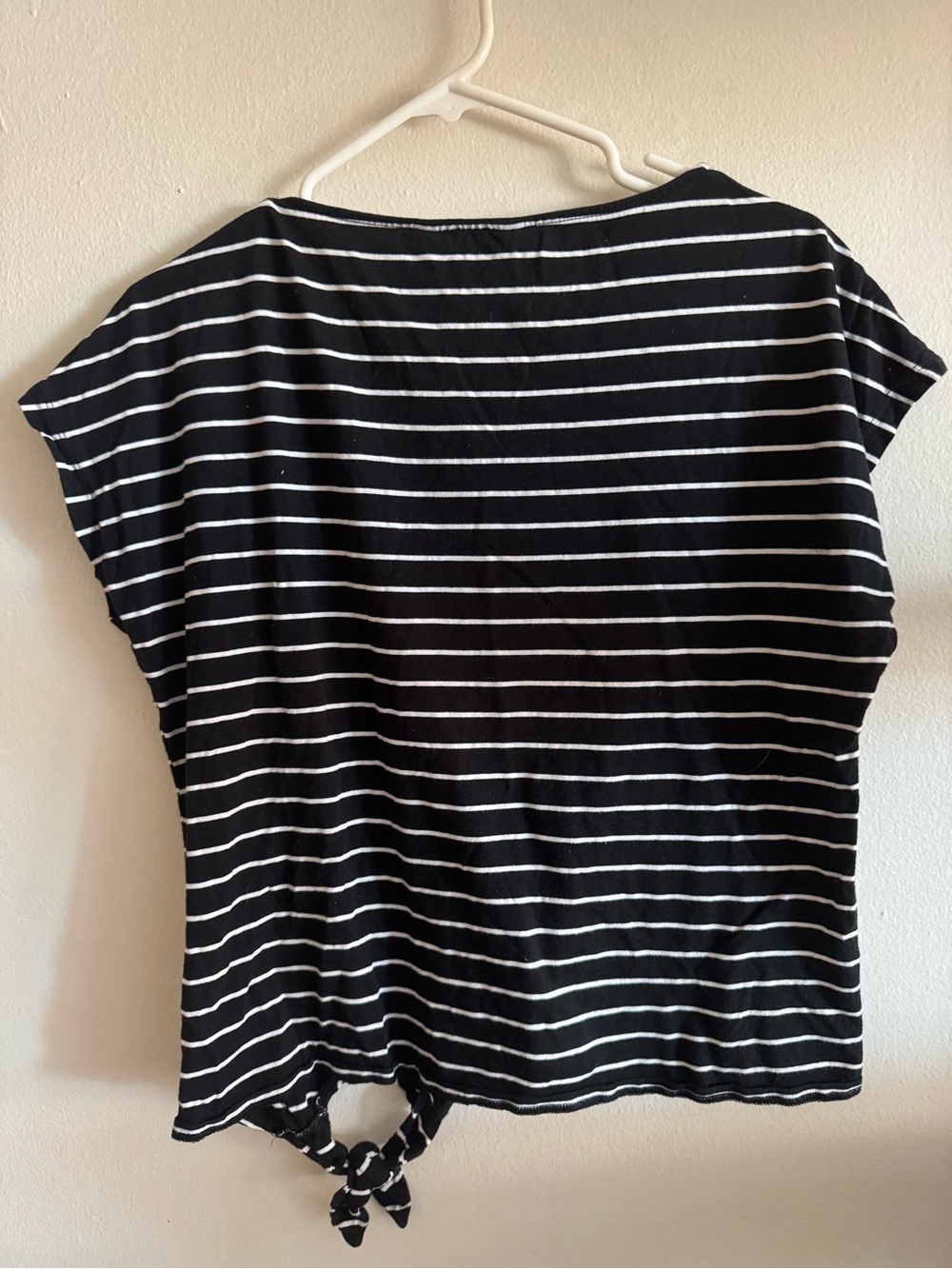 Lauren Ralph Lauren Black and White Striped Knot-Front Crop Top - Picture 3 of 4